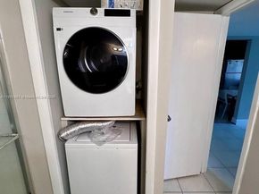 366 Lakeview Dr 104, Weston FL 33326