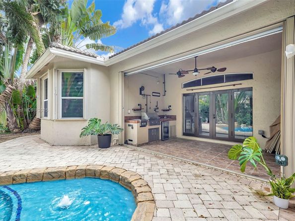 4936 NW 52nd Ave, Coconut Creek FL 33073