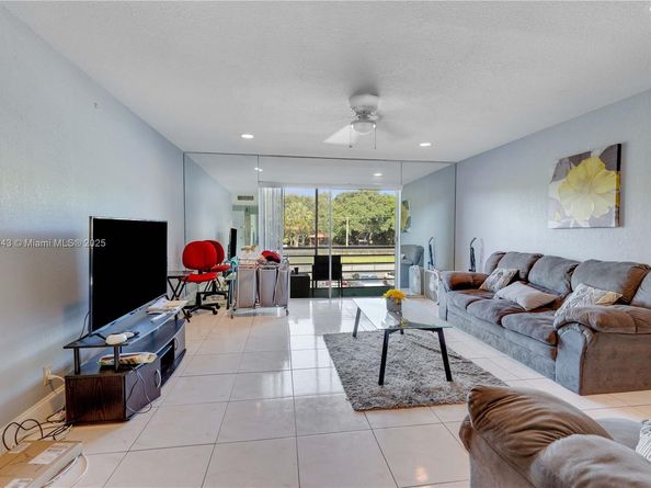 4848 NW 24th Ct 215, Lauderdale Lakes FL 33313