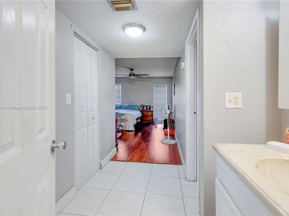 4848 NW 24th Ct 215, Lauderdale Lakes FL 33313