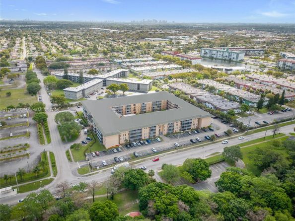 4848 NW 24th Ct 215, Lauderdale Lakes FL 33313