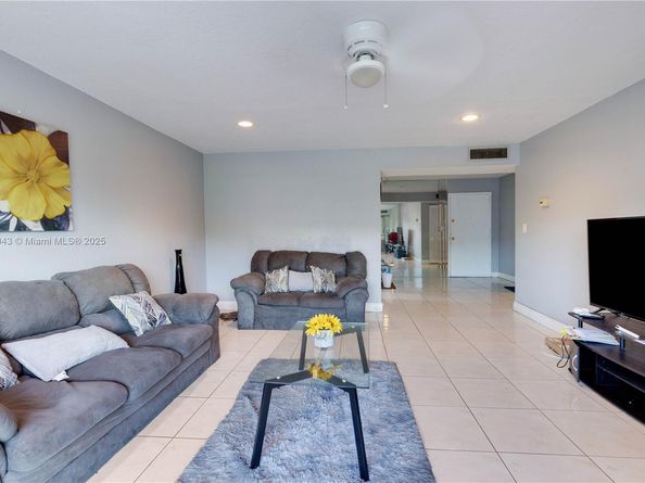 4848 NW 24th Ct 215, Lauderdale Lakes FL 33313
