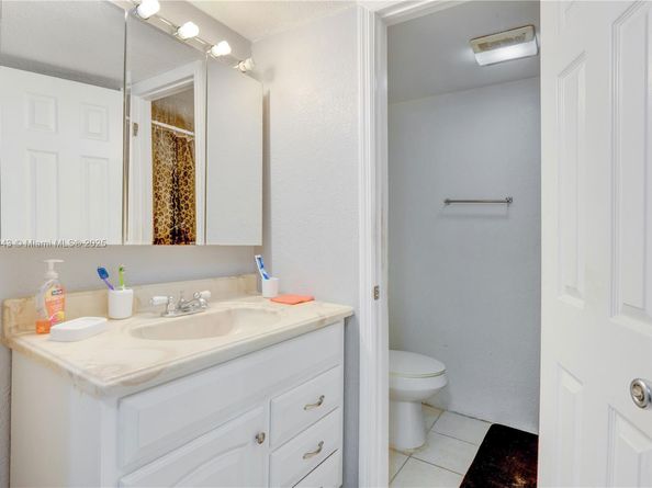 4848 NW 24th Ct 215, Lauderdale Lakes FL 33313