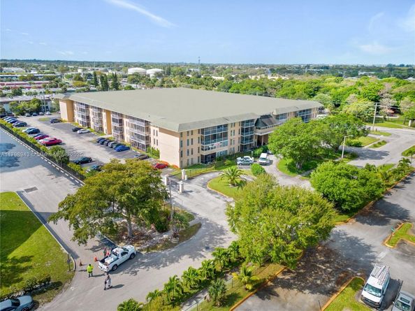 4848 NW 24th Ct 215, Lauderdale Lakes FL 33313