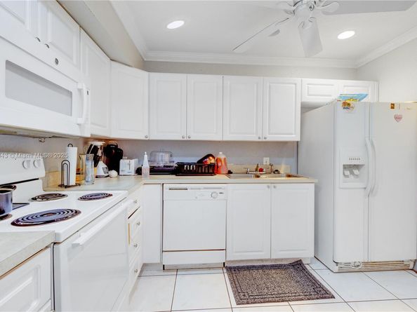 4848 NW 24th Ct 215, Lauderdale Lakes FL 33313