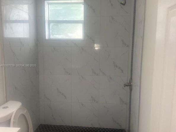 6750 Allen St, Hollywood FL 33024