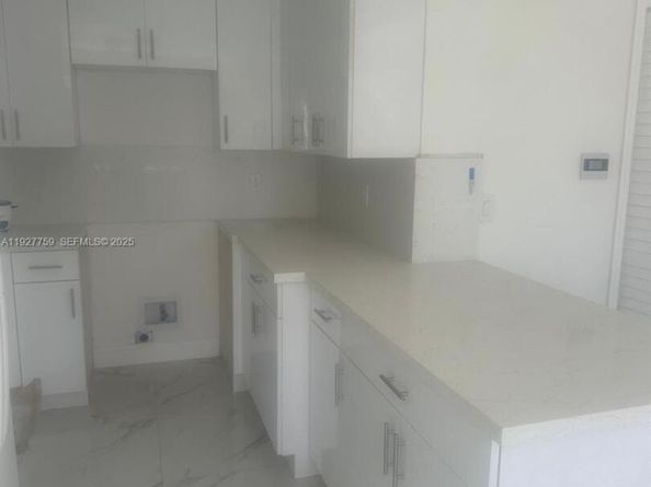 6750 Allen St, Hollywood FL 33024