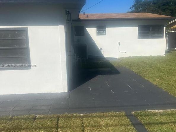 6750 Allen St, Hollywood FL 33024