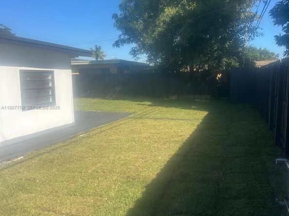 6750 Allen St, Hollywood FL 33024