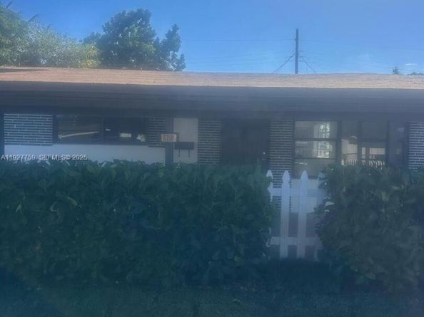 6750 Allen St, Hollywood FL 33024