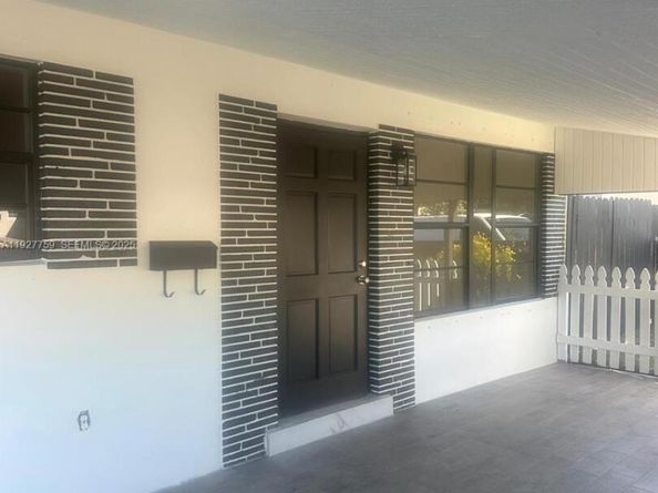 6750 Allen St, Hollywood FL 33024