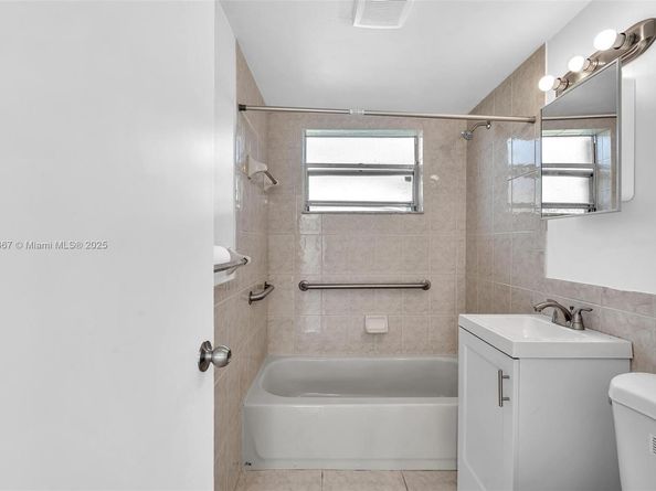 137 NW 29th Ave, Fort Lauderdale FL 33311