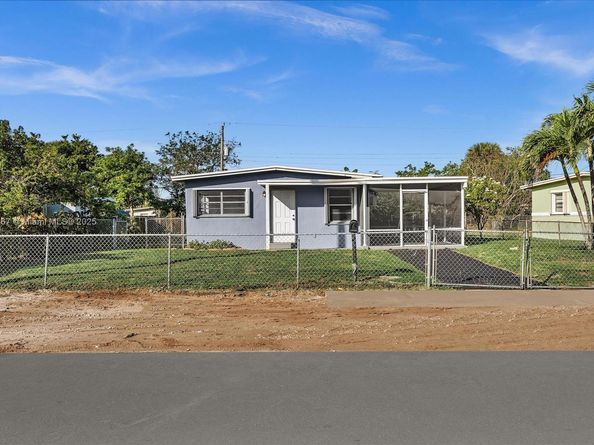 137 NW 29th Ave, Fort Lauderdale FL 33311