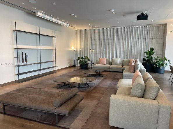601 NE 1st Av 3104, Miami FL 33132