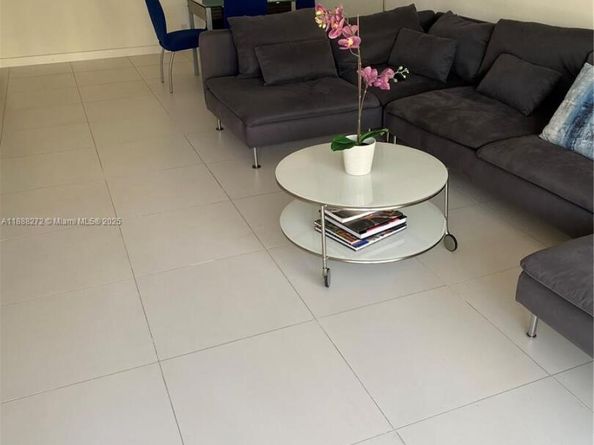 610 NE 12th Ave 308, Hallandale Beach FL 33009