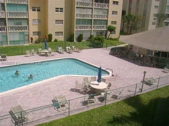 610 NE 12th Ave 308, Hallandale Beach FL 33009
