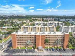 610 NE 12th Ave 308, Hallandale Beach FL 33009