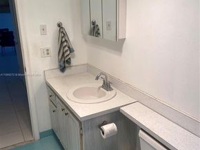 610 NE 12th Ave 308, Hallandale Beach FL 33009