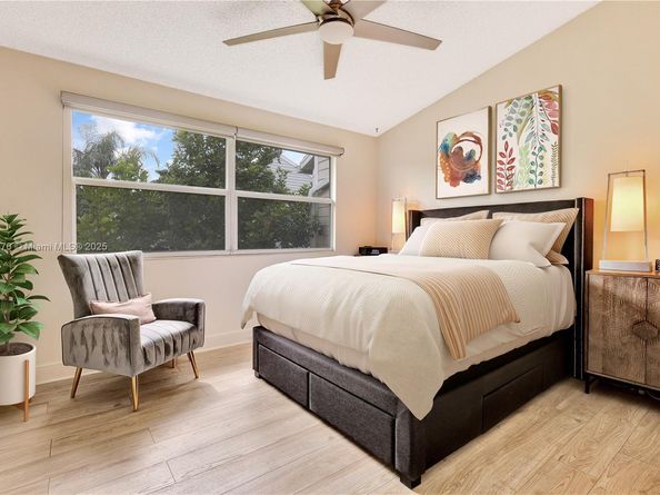 2533 NE 15th St, Pompano Beach FL 33062