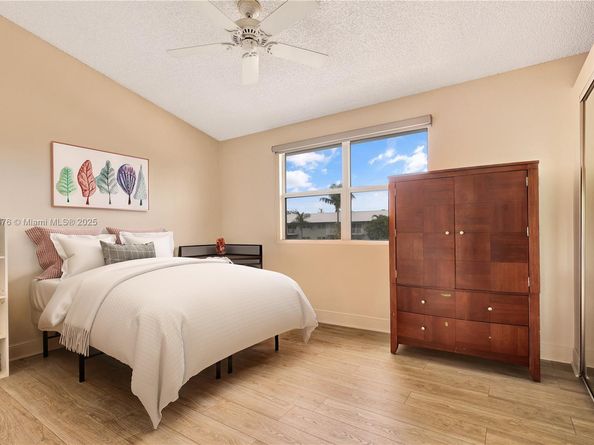 2533 NE 15th St, Pompano Beach FL 33062