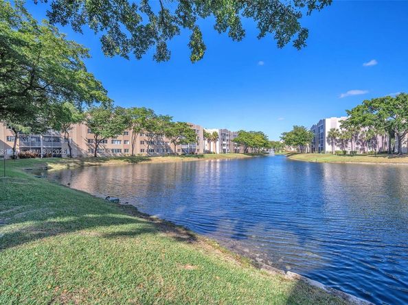 9525 Weldon Cir H305, Tamarac FL 33321