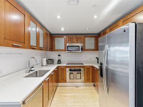 448 Ocean Dr 303, Miami Beach FL 33139