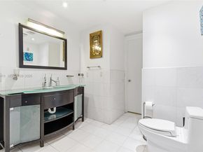 448 Ocean Dr 303, Miami Beach FL 33139