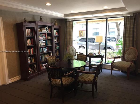 1919 Van Buren St 404A, Hollywood FL 33020