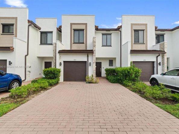 403 NE 212th St, Miami FL 33179