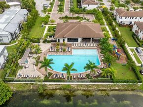 403 NE 212th St, Miami FL 33179