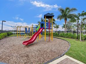 403 NE 212th St, Miami FL 33179