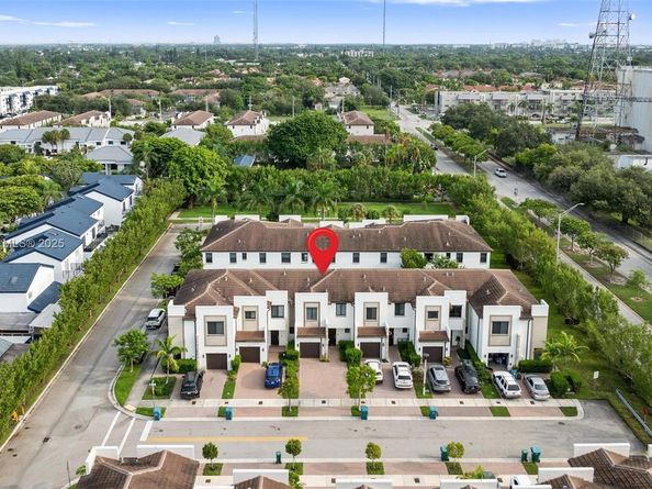 403 NE 212th St, Miami FL 33179
