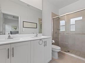 403 NE 212th St, Miami FL 33179