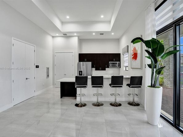 403 NE 212th St, Miami FL 33179