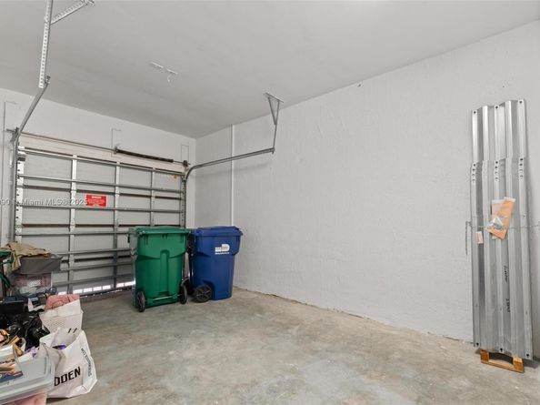 403 NE 212th St, Miami FL 33179