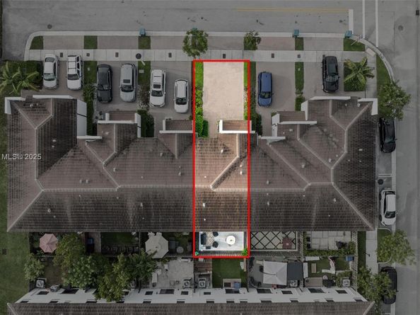 403 NE 212th St, Miami FL 33179