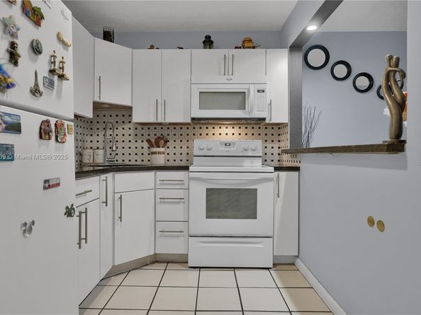 5100 W Flagler St 201, Miami FL 33134