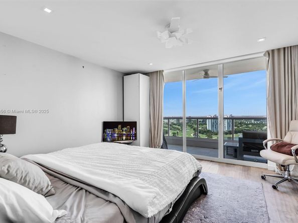 20201 E Country Club Dr 28082809, Aventura FL 33180