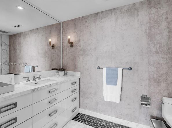 20201 E Country Club Dr 28082809, Aventura FL 33180