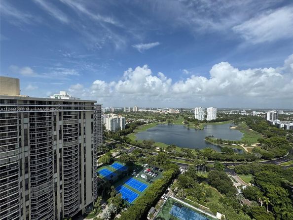 20201 E Country Club Dr 28082809, Aventura FL 33180