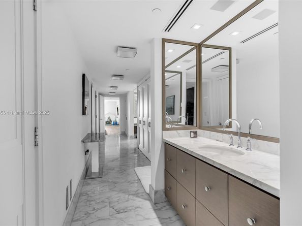 20201 E Country Club Dr 28082809, Aventura FL 33180