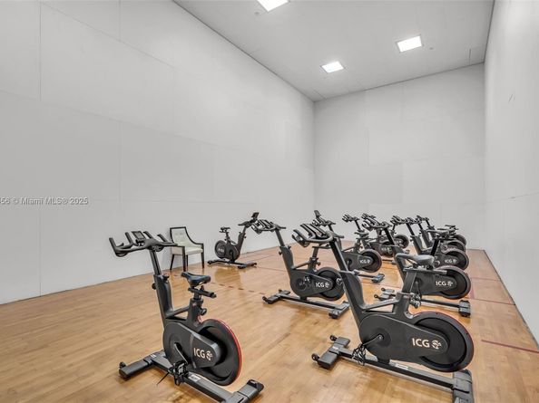 20201 E Country Club Dr 28082809, Aventura FL 33180