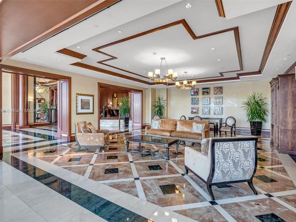 20201 E Country Club Dr 28082809, Aventura FL 33180