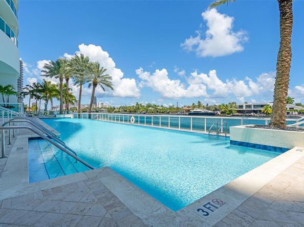 20201 E Country Club Dr 28082809, Aventura FL 33180