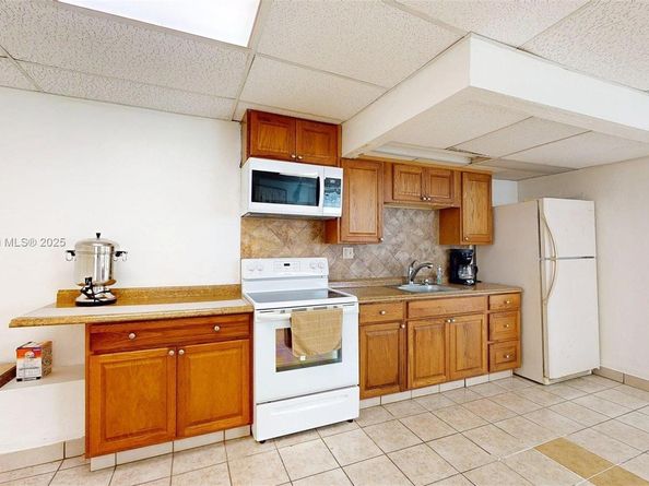 1936 S Ocean Dr 11D, Hallandale Beach FL 33009