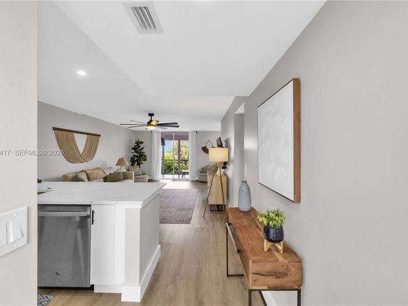 5961 NW 2nd Ave 403, Boca Raton FL 33487