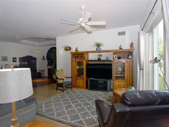 3591 NE 10th Dr, Homestead FL 33033
