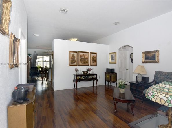 3591 NE 10th Dr, Homestead FL 33033