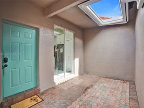 2441 E Aragon Blvd 5, Sunrise FL 33313