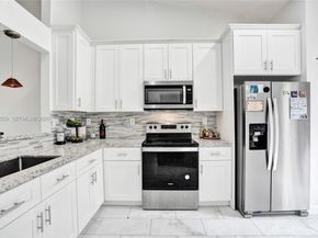 2441 E Aragon Blvd 5, Sunrise FL 33313